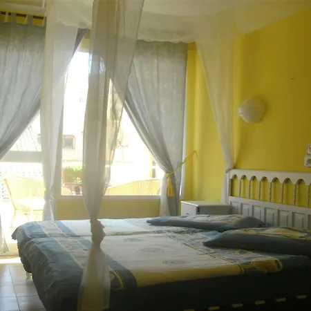 Amena Mar Πανσιόν